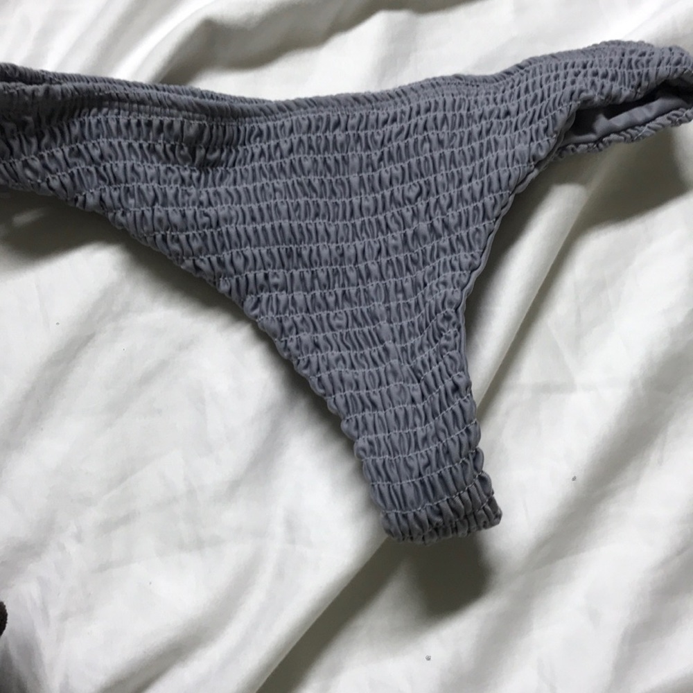 Bikini - Picture 2 of 6